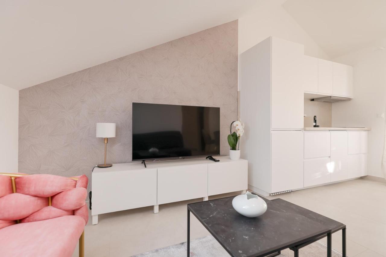 Apartments Mila Свети свети Филип и Яков Екстериор снимка