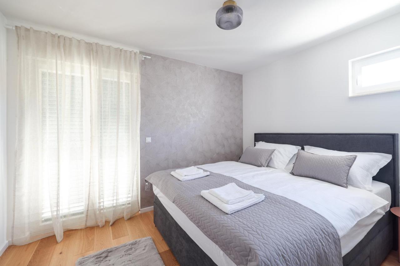 Apartments Mila Свети свети Филип и Яков Екстериор снимка
