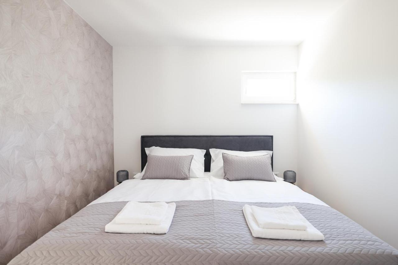 Apartments Mila Свети свети Филип и Яков Екстериор снимка