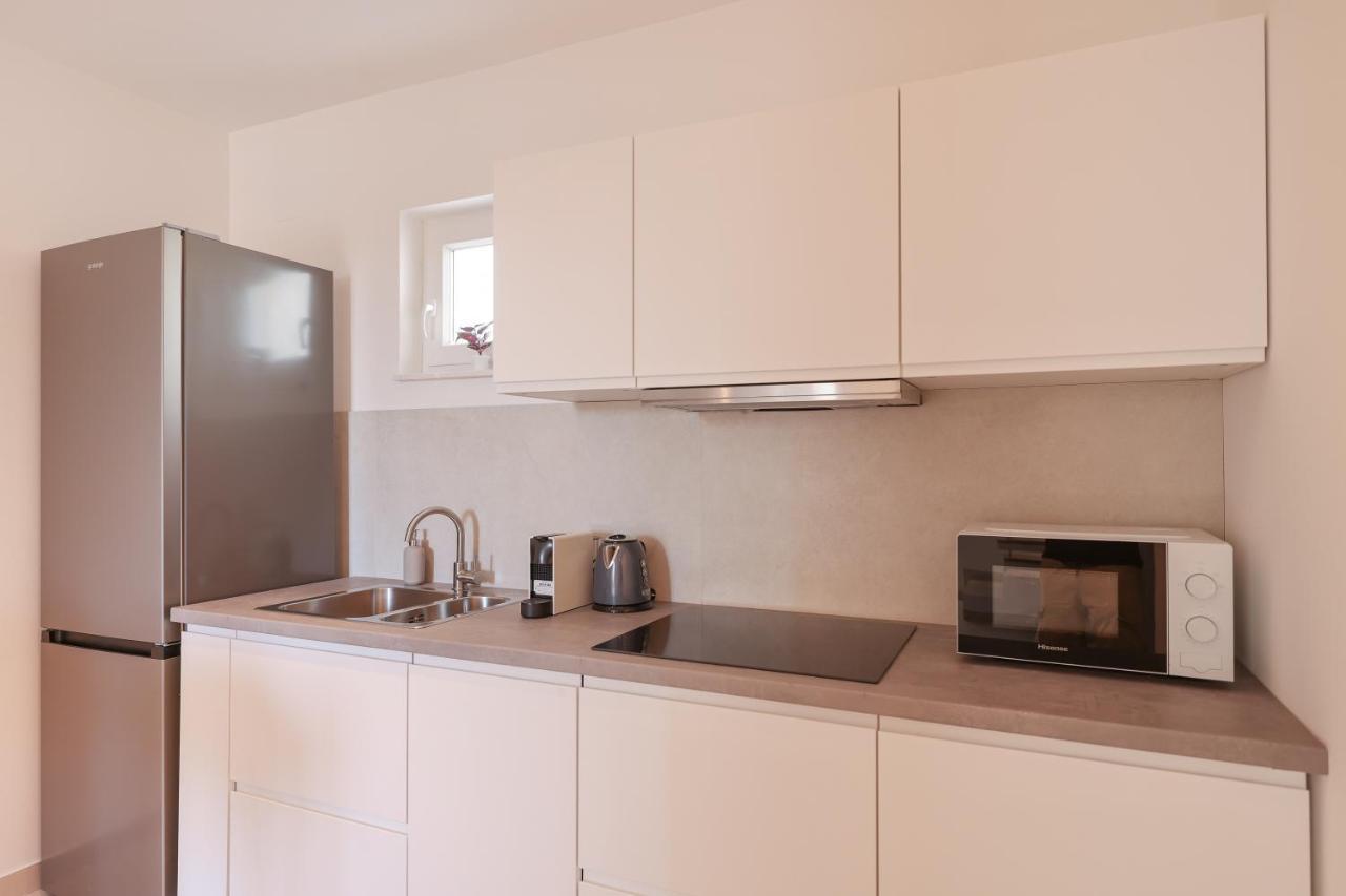Apartments Mila Свети свети Филип и Яков Екстериор снимка
