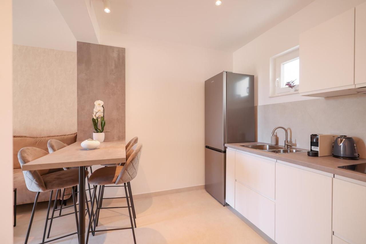Apartments Mila Свети свети Филип и Яков Екстериор снимка